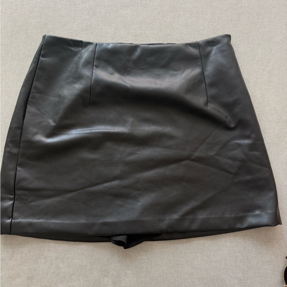 Abercrombie leather skort medium